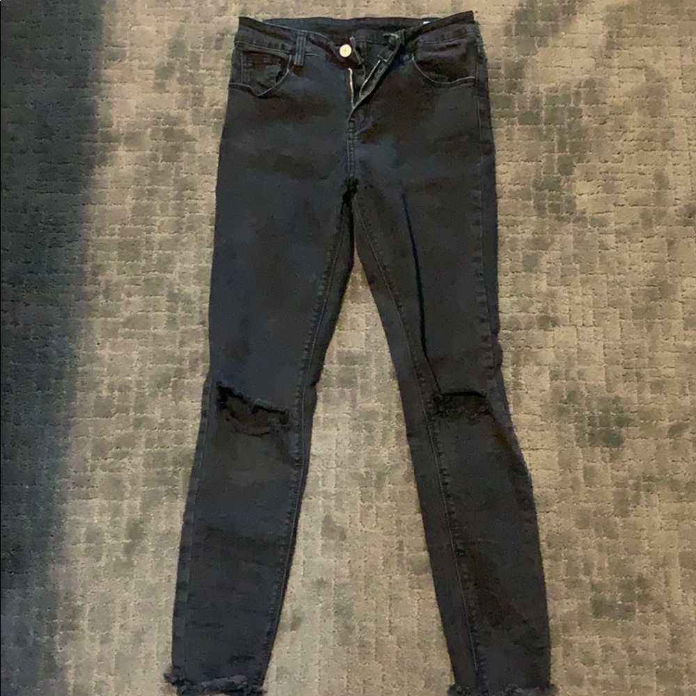 Black ripped skinny jeans